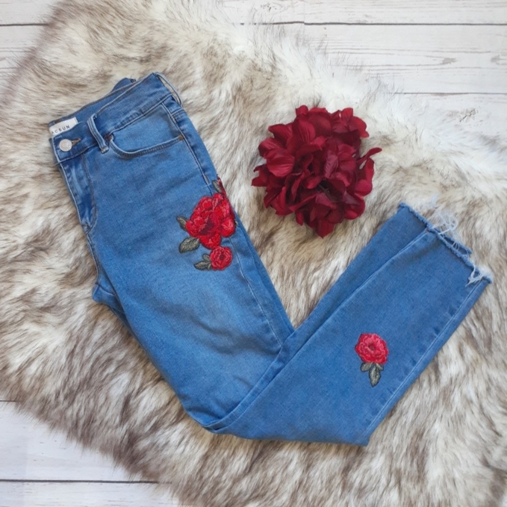 NWOT PacSun Embroidered Floral Ankle Jeggings